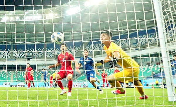 2 câu chuyện trước người Thái