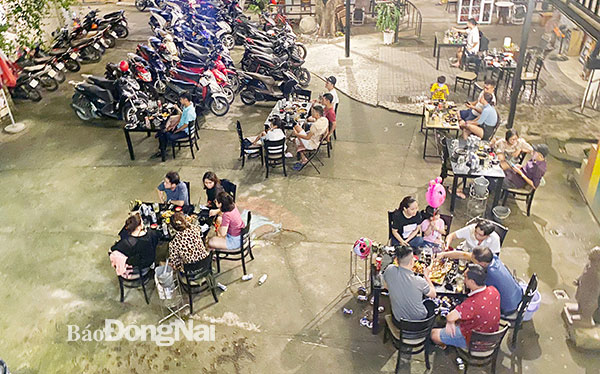 Hàng quán gồng mình trong "bão giá"