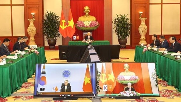 Party General Secretary Nguyen Phu Trong holds online talks with RoK President Yoon Suk-yeol.