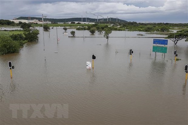 Cảnh ngập lụt do mưa lớn ở Durban, Nam Phi ngày 12/4. (Nguồn: AFP/TTXVN)