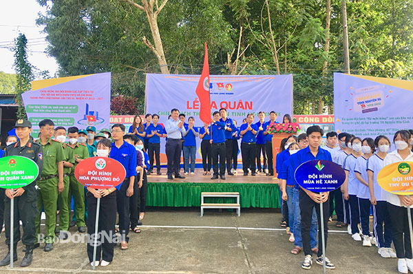 Quang cảnh Lễ ra quân chiến dịch Thanh niên tình nguyện hè của Thành đoàn Long Khánh