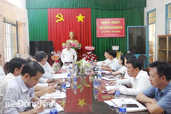 Đồng chí Lương Hữu Ích – Phó Chủ tịch UBND huyện phát biểu tại buổi họp mặt