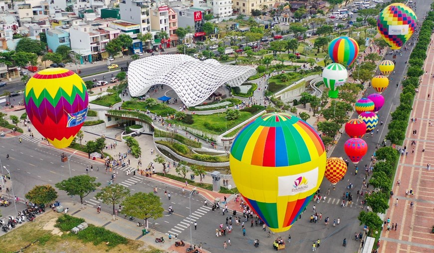 APEC Park by Han River is a tourist attraction in Da Nang city. 