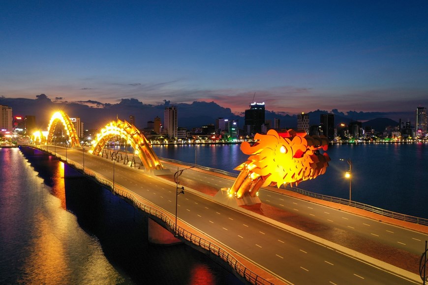 Cau Rong (Dragon Bridge) – a tourist destination and symbol of Da Nang. 