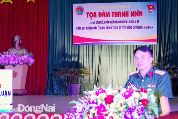 Thượng tá Bùi Anh Tuấn, Phó bí thư Đảng ủy, Lữ đoàn trưởng Lữ đoàn 96 phát biểu chỉ đạo tại buổi