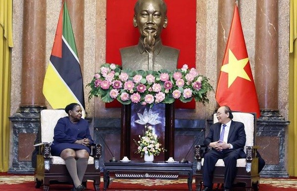 President hosts Mozambican Assembly President in Hanoi