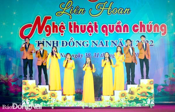 Đội văn nghệ tuyên truyền lưu động H.Long Thành tham gia Liên hoan nghệ thuật quần chúng tỉnh Đồng Nai năm 2022. Ảnh: L.Na