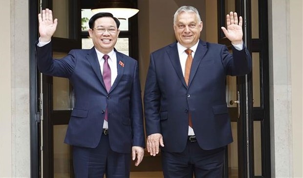 National Assembly Chairman Vuong Dinh Hue (L) meets Hungarian Prime Minister Viktor Orbán