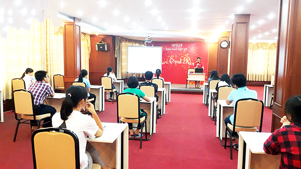 Các thí sinh tham gia kỳ thi thử tại Trung tâm Anh ngữ Việt Mỹ (TP.Biên Hòa) để tìm sự trải nghiệm trước khi tham gia kỳ thi IELTS chính thức. Ảnh: CTV