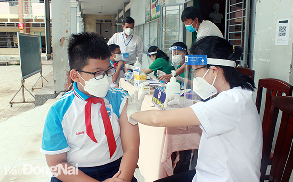 Tiêm vaccine phòng Covid-19 cho người dân Đồng Nai