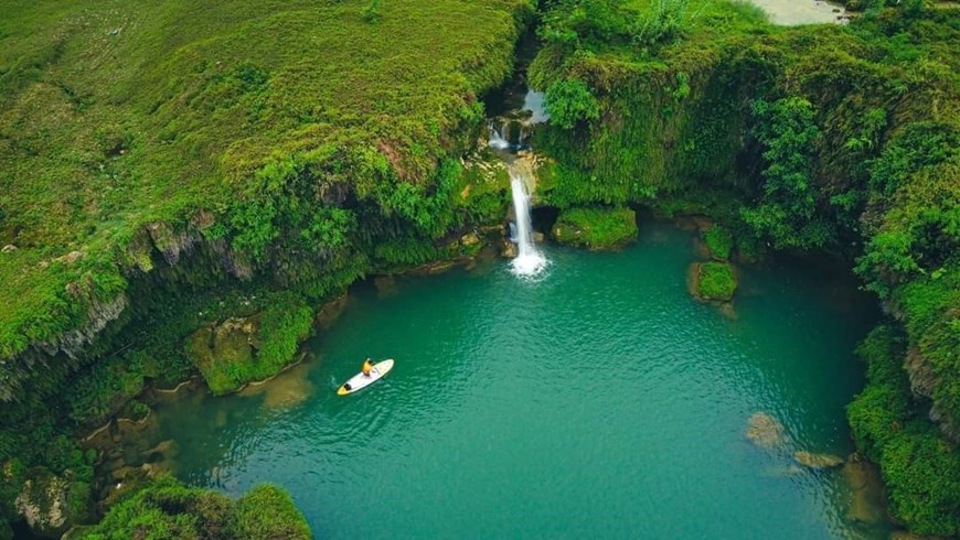 Thoong Cot Waterfall in Chi Vien commune, Trung Khanh district. 