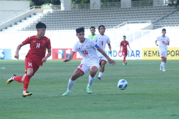  Vietnam crushed the Philippines 4-1 in the 2022 Southeast Asian U19 Football Championship held in Indonesia on July 4 afternoon.