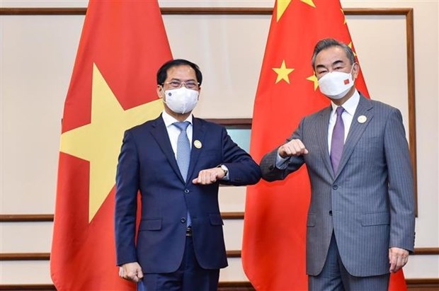 FM Son (L) meets Chinese State Councilor and Foreign Minister Wang Yi 