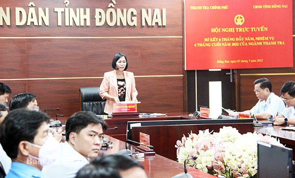 Phó chủ tịch UBND tỉnh Nguyễn Thị Hoàng phát biểu tại điểm cầu Đồng Nai. Ảnh: Trần Danh