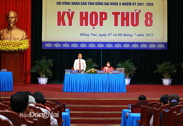 Chủ tịch HĐND tỉnh Thái Bảo phát biểu mở đầu phiên chất vấn. Ảnh: Huy Anh