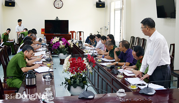 Giám đốc Trung tâm TGPL Nhà nước tỉnh Lê Quang Vinh phát biểu tại buổi làm việc tại H.Thống Nhất