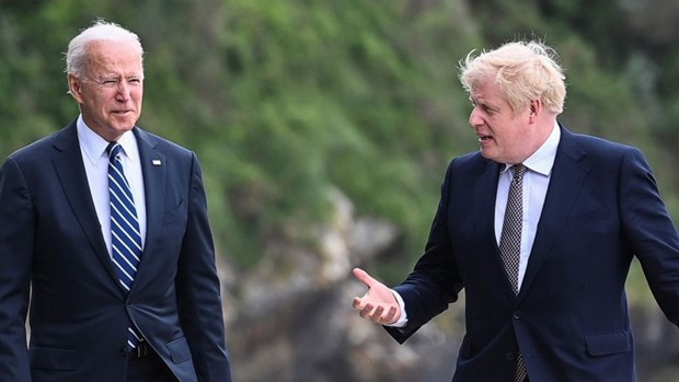 Tổng thống Mỹ Joe Biden (trái) và Thủ tướng Anh Boris Johnson trong cuộc gặp hồi tháng 6-2021. (Nguồn: Reuters)