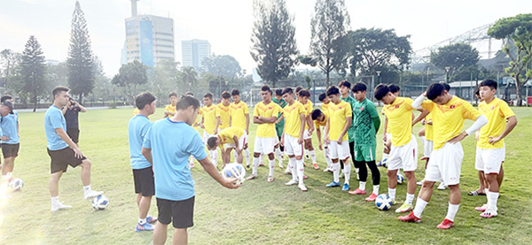 Chị em cùng tiếp bước