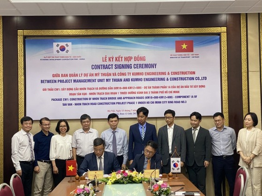 Korean, Vietnamese contractors sign construction agreement for Nhon Trach Bridge