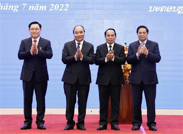 Senior Vietnamese leaders receive Orders of Laos