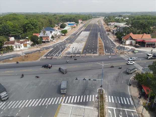 The My Phuoc - Tan Van Expressway in Binh Duong province, part of the Southern Key Economic Zone, is being widened and upgraded. (Photo: laodong.vn)