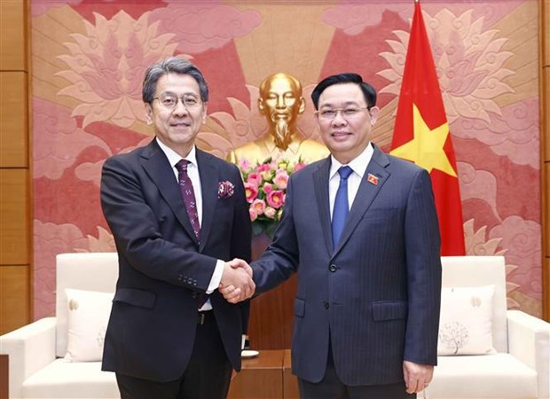 Chairman of the National Assembly Vuong Dinh Hue meets the visiting Governor of Japan Bank for International Cooperation (JBIC), Maeda Tadashi, in Hanoi on July 22. 