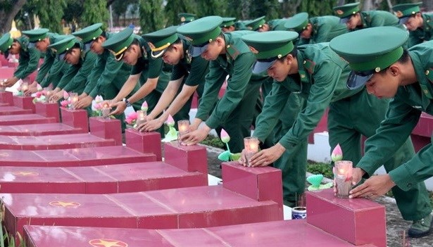 A photo at the exhibition which aims to honour wounded and sick soldiers, martyrs' families and people with meritorious services to the revolutionary cause. (Photo: VNA)