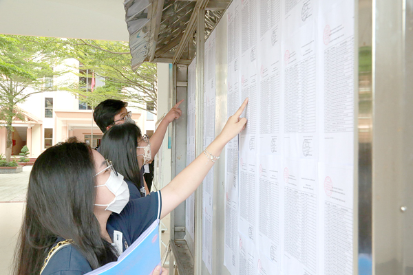 Sau kỳ thi tốt nghiệp THPT năm 2022, nhiều thí sinh tiếp tục hành trình tìm kiếm cơ hội vào đại học Trong ảnh: Học sinh Đồng Nai tham dự kỳ thi tốt nghiệp THPT năm 2022