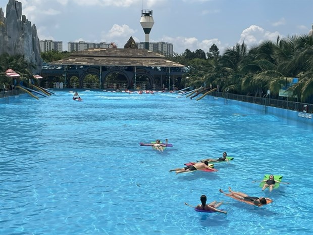 Suoi Tien Theme Park in HCM City is packed with visitors this summer. (Photo: VNA)