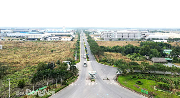 Đồng Nai kiến nghị được tăng chỉ tiêu đất phát triển khu công nghiệp để đón sóng đầu tư. Trong ảnh: Khu công nghiệp Lộc An - Bình Sơn. Ảnh: Phạm Tùng