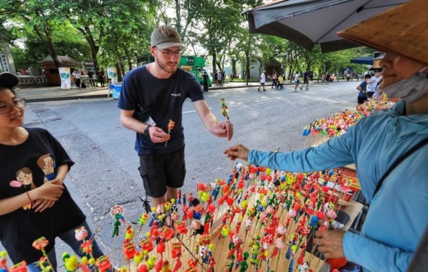 Vietnam's tourism sees positive signs from int'l tourist markets