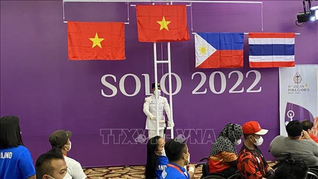 Vietnamese national flags are raised at a medal ceremony of the 11th ASEAN Para Games in Indonesia. (Photo: VNA)