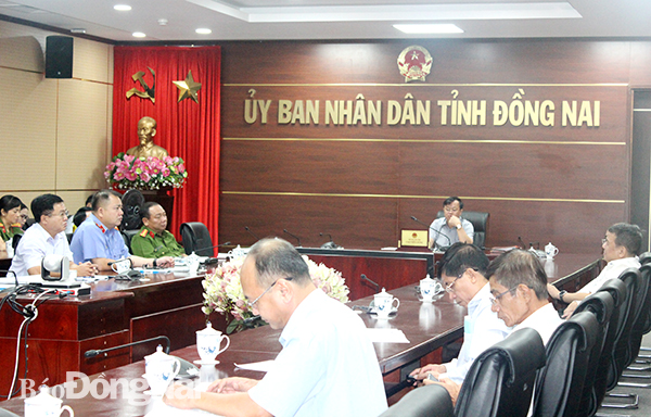 Chủ tịch UBND tỉnh Cao Tiến Dũng chủ trì tại điểm cầu Đồng Nai.