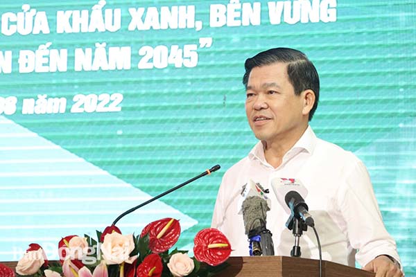 Đồng chí Nguyễn Hồng Lĩnh, Ủy viên Trung ương Đảng, Bí thư Tỉnh ủy Đồng Nai phát biểu tại hội thảo