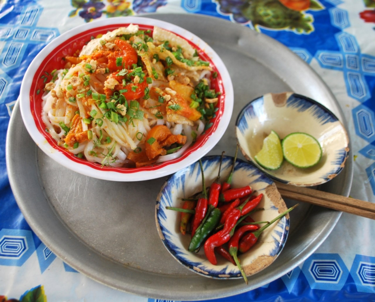 Enjoying Quang-style noodle soup in the place where it was born
