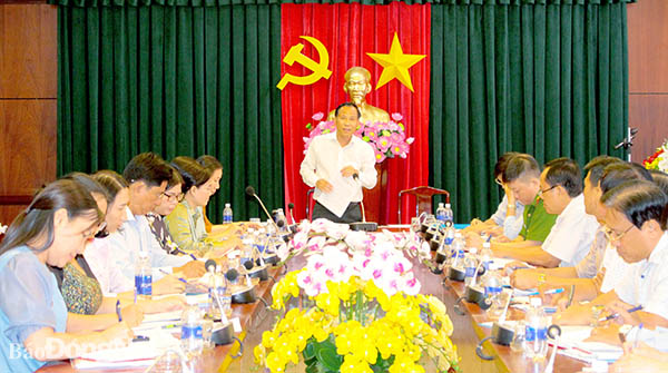 Ủy viên Ban TVTU, Trưởng ban Tuyên giáo Tỉnh ủy Phạm Xuân Hà phát biểu tại buổi làm việc
