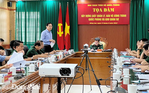 Phó chủ tịch UBND tỉnh Võ Văn Phi phát biểu tại tọa đàm