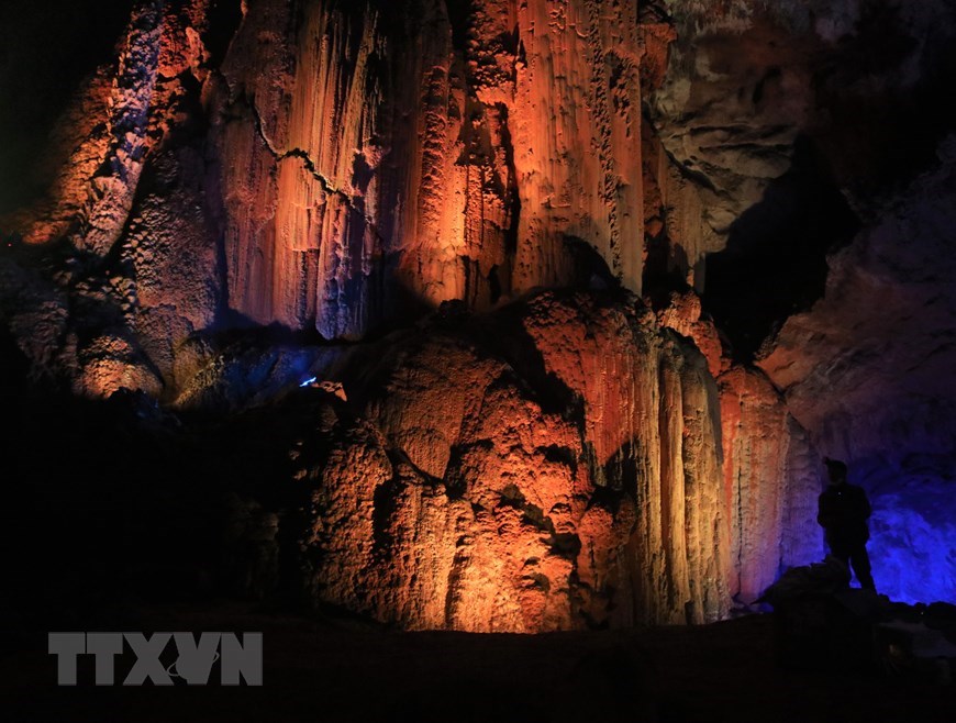 With pristine and breathtaking beauty, Nguom Ngao Cave is truly a masterpiece of nature. 