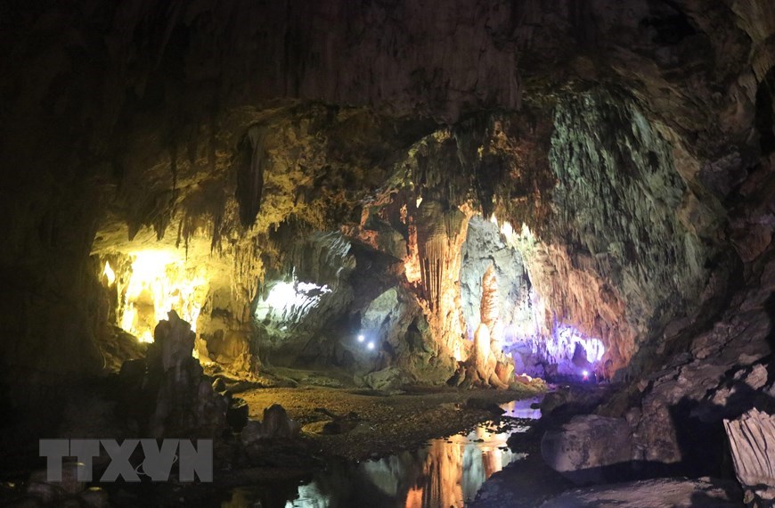 Nguom Ngao means 'Tiger Cave' in the Tay ethnic language. It is said that this site is used to be a den of many tigers which were then killed by local residents to guarantee a safe life. 