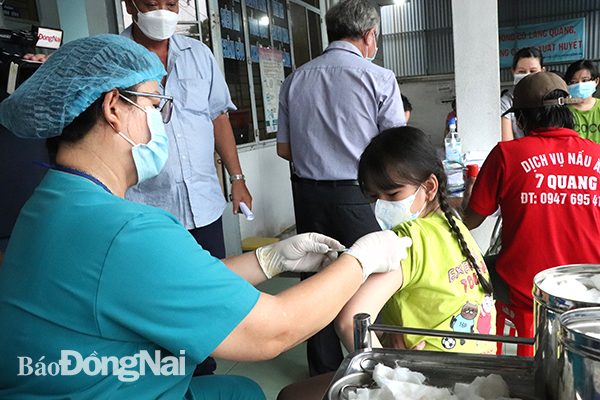 Tiêm phòng vaccine cho trẻ em tại H.Nhơn Trạch