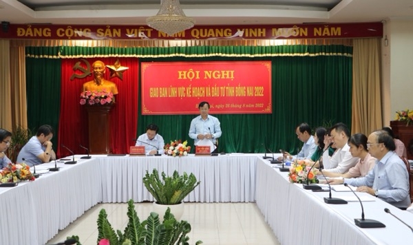 Phó bí thư Tỉnh ủy, Chủ tịch UBND tỉnh Cao Tiến Dũng phát biểu kết luận hội nghị
