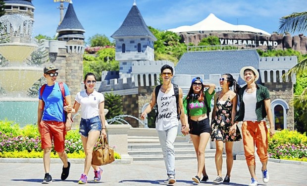 Visitors to the VinWonders complex in Nha Trang city. (Source: tuoitre.vn)