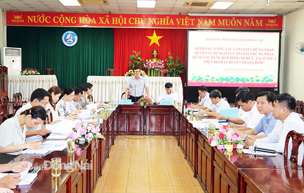 Ông Tạ Quang Trường, Trưởng ban Pháp chế HĐND tỉnh,  Trưởng đoàn giám sát phát biểu tại cuộc giám sát. Ảnh: Hương Giang