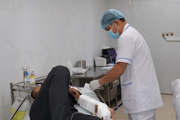 ​Bệnh nhân được cấp cứu, điều trị tại khoa Cấp cứu Bệnh viện Đa khoa Đồng Nai.