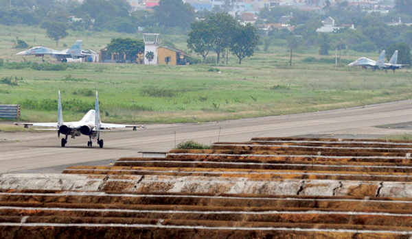 Military aircraft at Bien Hoa Airport in Dong Nai Province – PHOTO: GIAOTHONG