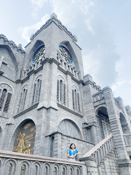 Trên đường trở về bằng xe ô tô, du khách được tham quan giáo xứ Đông Vinh, một công trình kiến trúc nghệ thuật đẹp tại TP.Biên Hòa
