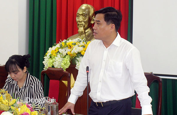 Bí thư Thành ủy, Chủ tịch HĐND TP.Long Khánh Hồ Văn Nam phát biểu tại buổi giám sát. Ảnh: Lan Mai
