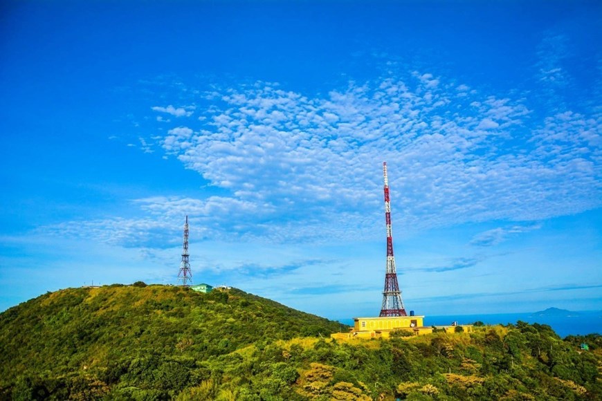 Son Tra looks like a mushroom, with its cap being Son Tra Mountain and stalk a beautiful sandy beach that provides an ideal area for swimming, sports, and fishing. 