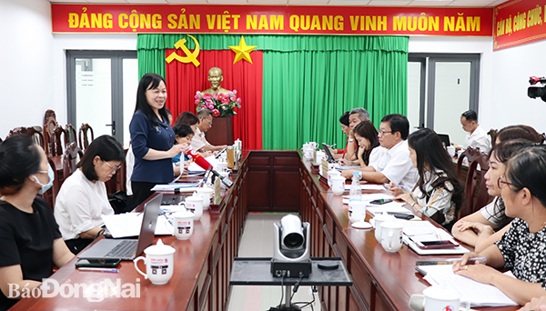 Bà Nguyễn Thị Mai Hoa, Phó chủ nhiệm Ủy ban Văn hóa, Giáo dục của Quốc hội, Trưởng đoàn giám sát phát biểu tại buổi làm việc
