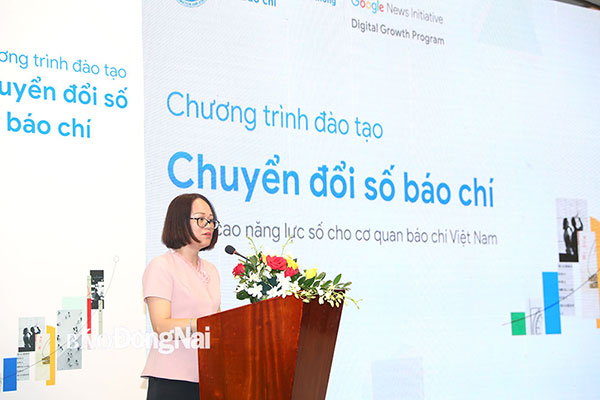Bà Mai Hương Giang, Phó Cục trưởng Cục báo chí, Bộ TT-TT phát biểu khai mạc khóa đào tạo. Ảnh: Huy Anh
